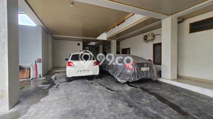 Rumah Kost untuk Dijual di Jebres dengan 21 KT, 20 KM, Luas 650m2 Rumah Kost untuk Dijual di Jebres dengan 21 KT, 20 KM, Luas 650m2