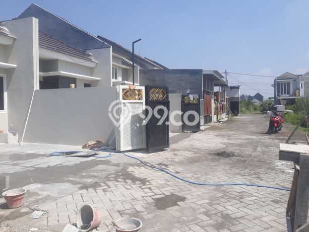 BEST INVESTMENT! Rumah di Rungkut, Luas 100m2m² LB 70m2m² BEST INVESTMENT! Rumah di Rungkut, Luas 100m2m² LB 70m2m²
