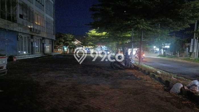 Unit Ruko Paling Strategis di Waru Sidoarjo dengan LB 202m2 Unit Ruko Paling Strategis di Waru Sidoarjo dengan LB 202m2