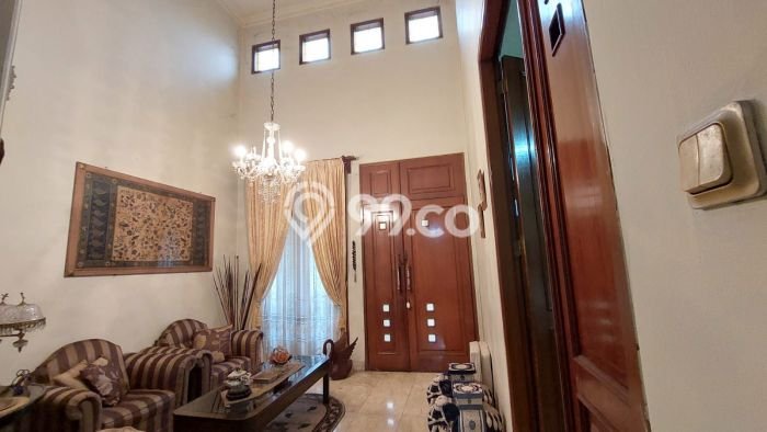 For Sale! Premium House LT 206m2 Desain Elegan di Ciracas For Sale! Premium House LT 206m2 Desain Elegan di Ciracas