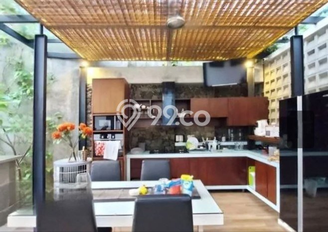 Ready to Use! Premium House LT 240m2 Desain Elegan di scbd Ready to Use! Premium House LT 240m2 Desain Elegan di scbd