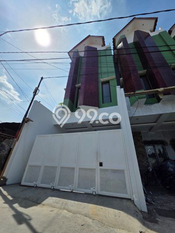 Dijual Rumah 4 Kamar Lokasi Strategis Nyaman dan Strategis di Matraman Dijual Rumah 4 Kamar Lokasi Strategis Nyaman dan Strategis di Matraman
