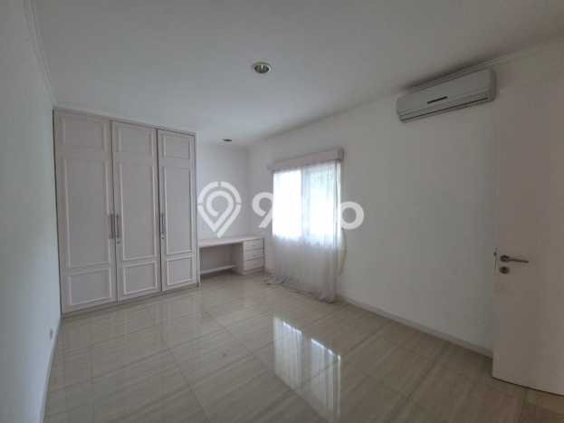 Disewakan Rumah Harga Terjangkau di Kemang Jakarta Selatan dengan 6 KT Disewakan Rumah Harga Terjangkau di Kemang Jakarta Selatan dengan 6 KT