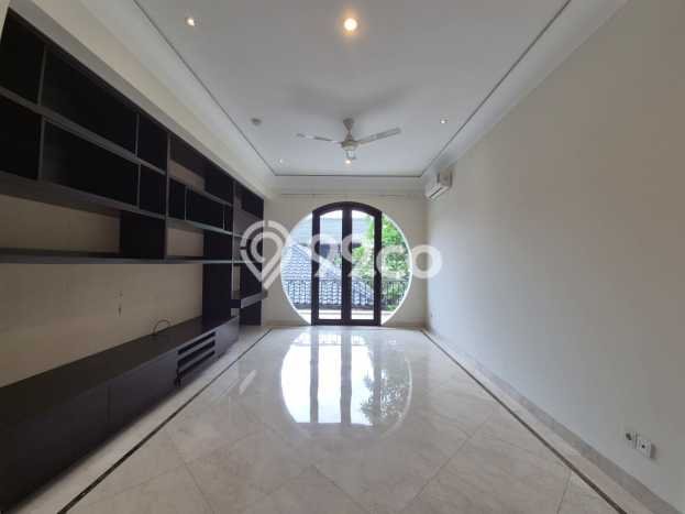 Hunian Ideal dengan LT 400m2 & LB 550m2 Dikontrakkan di Pejaten Hunian Ideal dengan LT 400m2 & LB 550m2 Dikontrakkan di Pejaten