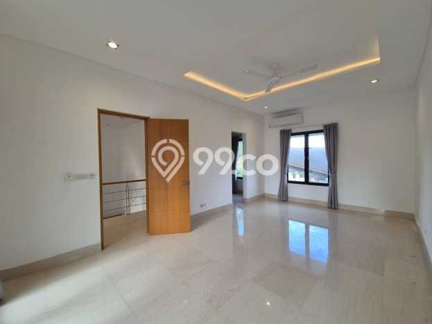 Hunian Minimalis dengan LT 300m2 & LB 475m2 Disewakan di Kemang Hunian Minimalis dengan LT 300m2 & LB 475m2 Disewakan di Kemang