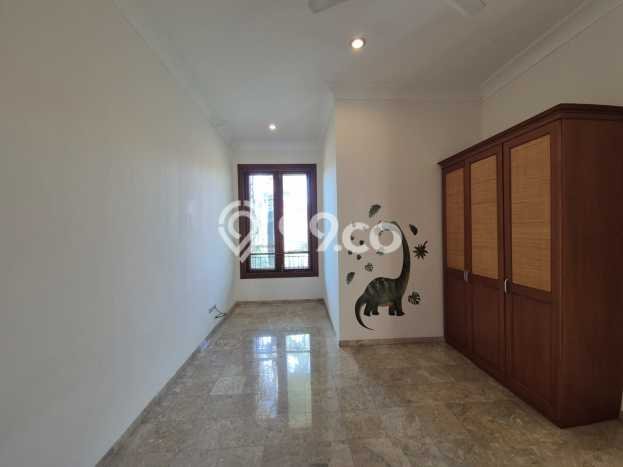 Hunian Ideal dengan LT 650m2 & LB 570m2 Disewakan di Kemang Hunian Ideal dengan LT 650m2 & LB 570m2 Disewakan di Kemang