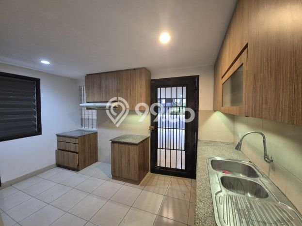 Hunian Modern Disewakan di Pejaten Jakarta Selatan 5 KT & 5 KM Hunian Modern Disewakan di Pejaten Jakarta Selatan 5 KT & 5 KM