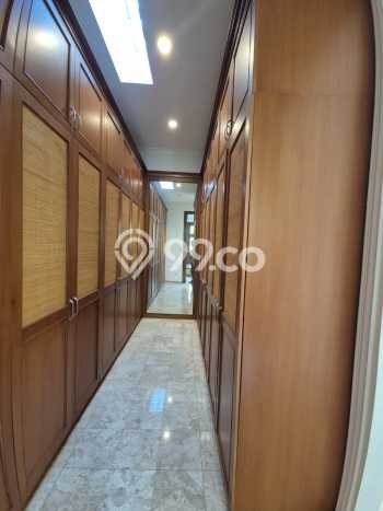 Hunian Ideal dengan LT 650m2 & LB 570m2 Disewakan di Kemang Hunian Ideal dengan LT 650m2 & LB 570m2 Disewakan di Kemang