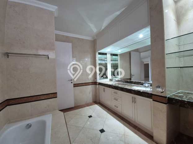 Disewakan Rumah Harga Terjangkau di Kemang Jakarta Selatan dengan 6 KT Disewakan Rumah Harga Terjangkau di Kemang Jakarta Selatan dengan 6 KT