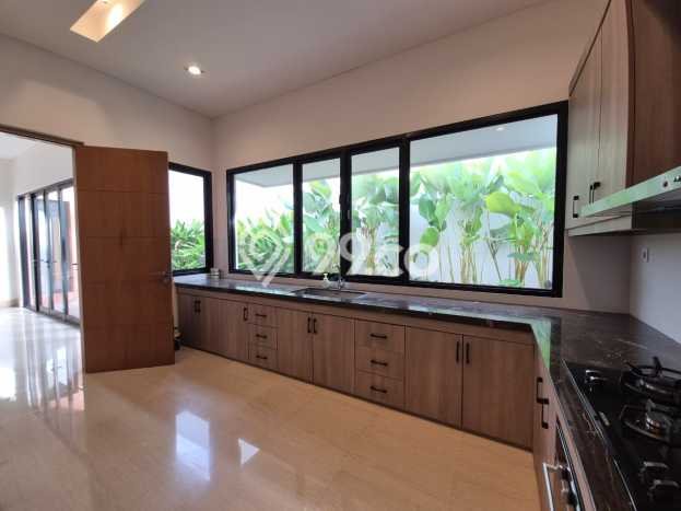 Hunian Minimalis dengan LT 300m2 & LB 475m2 Disewakan di Kemang Hunian Minimalis dengan LT 300m2 & LB 475m2 Disewakan di Kemang