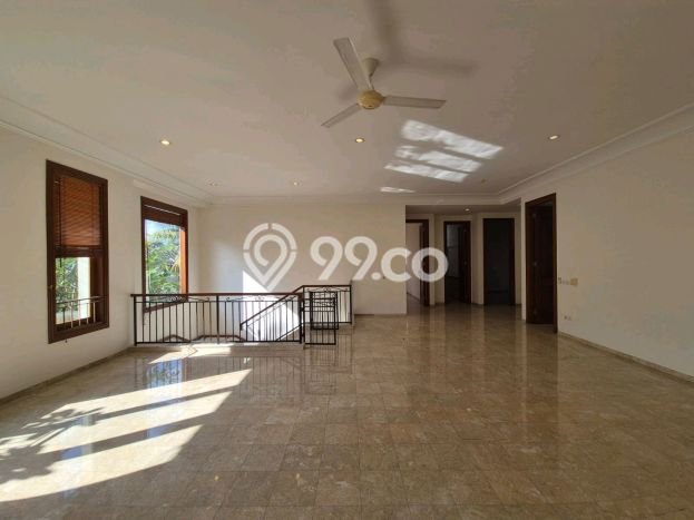 Hunian Ideal dengan LT 650m2 & LB 570m2 Disewakan di Kemang Hunian Ideal dengan LT 650m2 & LB 570m2 Disewakan di Kemang