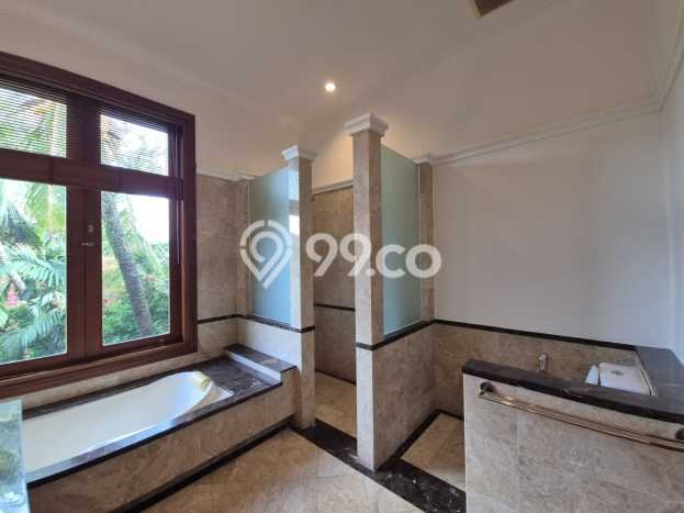 Hunian Ideal dengan LT 650m2 & LB 570m2 Disewakan di Kemang Hunian Ideal dengan LT 650m2 & LB 570m2 Disewakan di Kemang