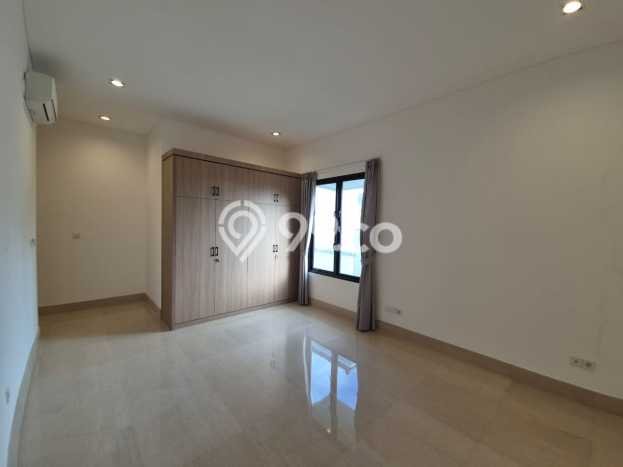 Hunian Minimalis dengan LT 300m2 & LB 475m2 Disewakan di Kemang Hunian Minimalis dengan LT 300m2 & LB 475m2 Disewakan di Kemang