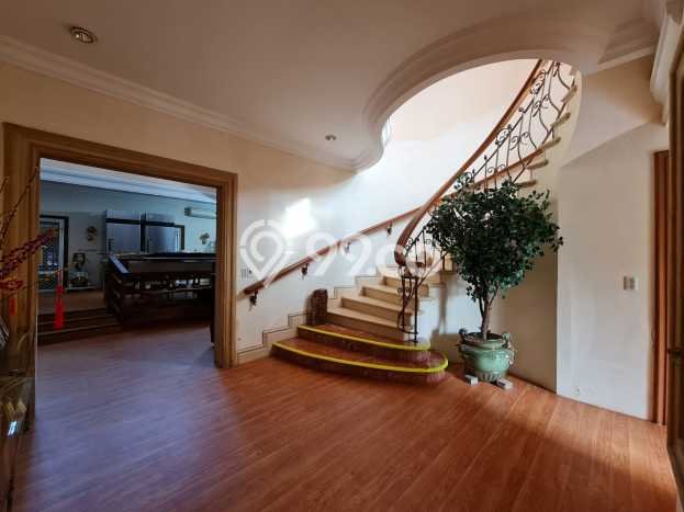 Rumah Luxury Modern Tanpa Renovasi di Pantai Mutiara Jakarta Utara Rumah Luxury Modern Tanpa Renovasi di Pantai Mutiara Jakarta Utara