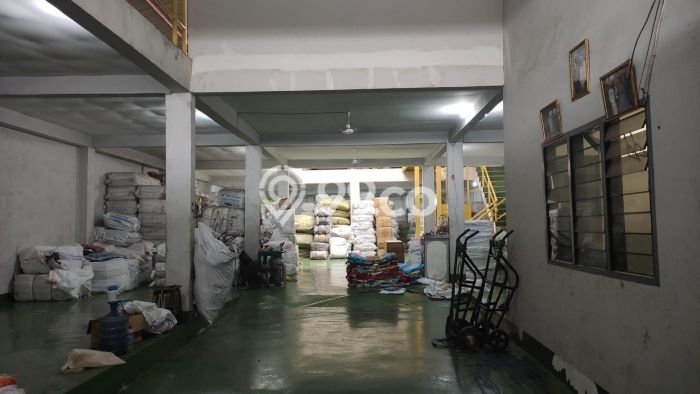 Gudang Strategis Kawasan , Luas 360m2m², Jalan Utama, Area Bisnis Aktif Gudang Strategis Kawasan , Luas 360m2m², Jalan Utama, Area Bisnis Aktif