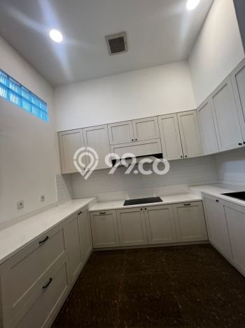 Rumah Elit LB 450m2 Siap Huni Desain Elegan di Alam Sutera, Tangerang Rumah Elit LB 450m2 Siap Huni Desain Elegan di Alam Sutera, Tangerang
