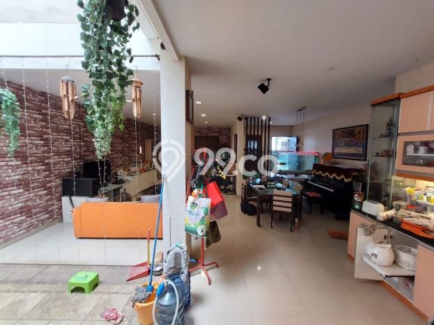 Dijual Rumah Mewah Elegan Dengan View Eksklusif di Tomang, Jakarta Barat Dijual Rumah Mewah Elegan Dengan View Eksklusif di Tomang, Jakarta Barat