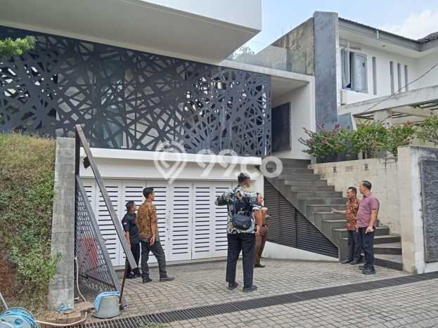 Dijual Rumah Mewah Elegan Dengan View Eksklusif di Bintaro, Tangerang Selatan Dijual Rumah Mewah Elegan Dengan View Eksklusif di Bintaro, Tangerang Selatan