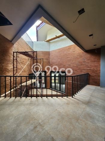 Ready to Use! Luxury House LT 904m2 Desain Modern di Cinere Ready to Use! Luxury House LT 904m2 Desain Modern di Cinere