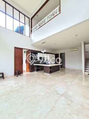 Jual Rumah Luas Elegan Dengan View Eksklusif di Kemang, Jakarta Selatan Jual Rumah Luas Elegan Dengan View Eksklusif di Kemang, Jakarta Selatan