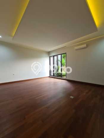 Jual Rumah Luas Elegan Dengan View Eksklusif di Kemang, Jakarta Selatan Jual Rumah Luas Elegan Dengan View Eksklusif di Kemang, Jakarta Selatan