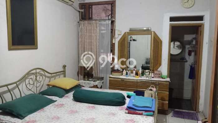 Dijual Hunian Rumah Terawat 5 Kamar di Bintaro, Tangerang Selatan Dijual Hunian Rumah Terawat 5 Kamar di Bintaro, Tangerang Selatan
