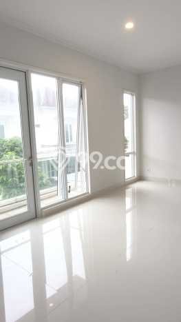 Rumah Elit Modern Tanpa Renovasi di Gading Serpong Tangerang Rumah Elit Modern Tanpa Renovasi di Gading Serpong Tangerang