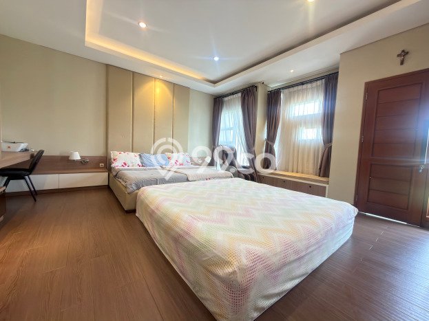 Rumah Mewah LB 375m2 Siap Pakai Desain Elegan di Alam Sutera, Tangerang Rumah Mewah LB 375m2 Siap Pakai Desain Elegan di Alam Sutera, Tangerang
