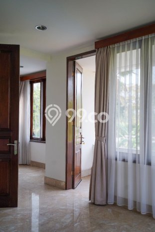 Ready to Use! Luxury House LT 1935m2 Desain Modern di Pondok Indah Ready to Use! Luxury House LT 1935m2 Desain Modern di Pondok Indah