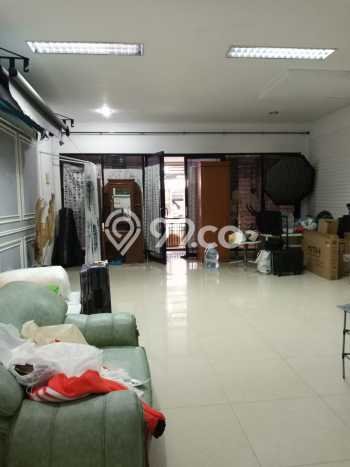 Rumah Modern Cantik 3 KT Siap Huni di Kelapa Gading Rumah Modern Cantik 3 KT Siap Huni di Kelapa Gading