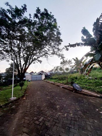 Properti Strategis! Vila Kawasan Lawang, Dimensi 7141m2m², Lokasi Strategis dengan potensi meningkat Properti Strategis! Vila Kawasan Lawang, Dimensi 7141m2m², Lokasi Strategis dengan potensi meningkat