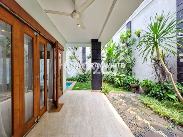 Rumah kawasan Cipete, Dekat Pusat Kota, 4 KT, Luas 313m² LB 329m² Rumah kawasan Cipete, Dekat Pusat Kota, 4 KT, Luas 313m² LB 329m²