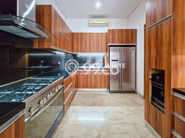 Rumah kawasan Cipete, Dekat Pusat Kota, 4 KT, Luas 313m² LB 329m² Rumah kawasan Cipete, Dekat Pusat Kota, 4 KT, Luas 313m² LB 329m²