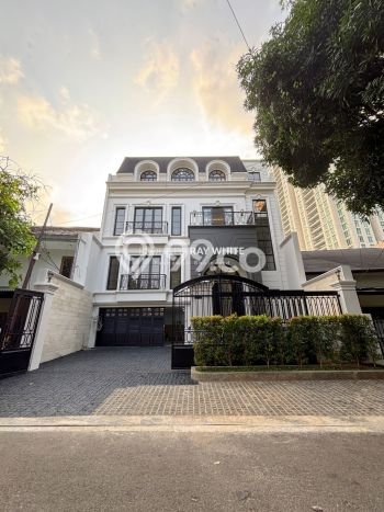 Rumah Mewah Dijual LT 218m2 di Kebayoran Baru, Jakarta Selatan Rumah Mewah Dijual LT 218m2 di Kebayoran Baru, Jakarta Selatan