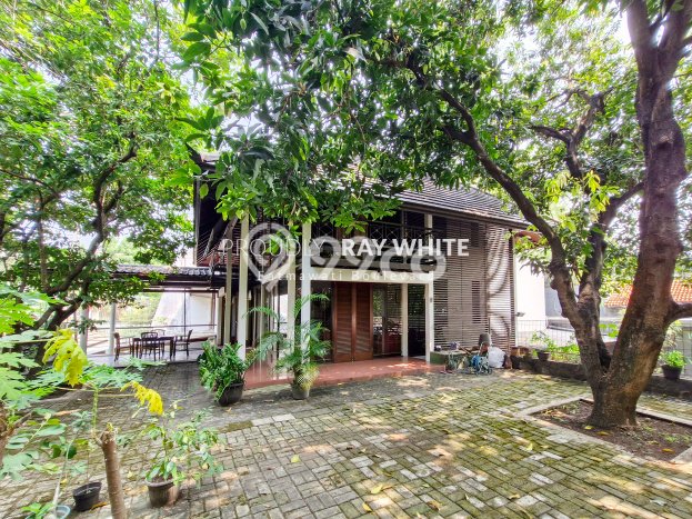 For Sale! Premium House LT 400m2 Desain Elegan di Cipete For Sale! Premium House LT 400m2 Desain Elegan di Cipete