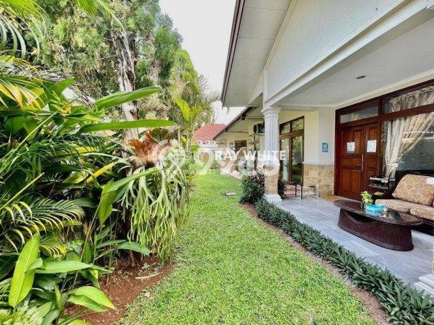 For Sale! Luxury House LT 3565m2 Desain Elegan di Ampera For Sale! Luxury House LT 3565m2 Desain Elegan di Ampera