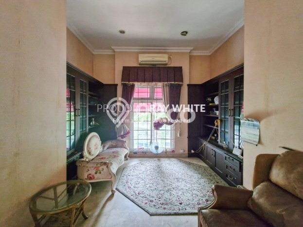 Hunian Mewah Siap Huni LT 330m2 di Kebayoran Baru, Jakarta Selatan Hunian Mewah Siap Huni LT 330m2 di Kebayoran Baru, Jakarta Selatan
