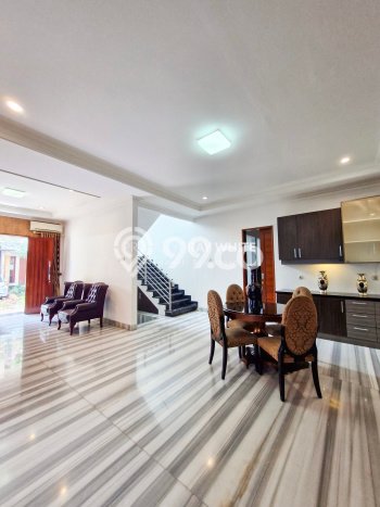 Rumah 4 KT 4 KM di Area Premium Cilandak, Jakarta Selatan Rumah 4 KT 4 KM di Area Premium Cilandak, Jakarta Selatan