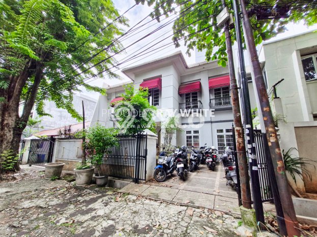 Hunian Mewah Siap Huni LT 330m2 di Kebayoran Baru, Jakarta Selatan Hunian Mewah Siap Huni LT 330m2 di Kebayoran Baru, Jakarta Selatan