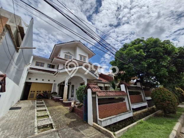 Hunian Mewah Dijual LT 400m2 di Limo, Depok Hunian Mewah Dijual LT 400m2 di Limo, Depok