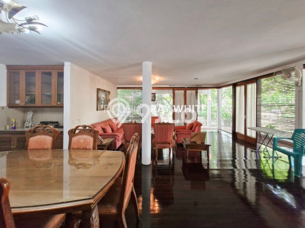 For Sale! Premium House LT 400m2 Desain Elegan di Cipete For Sale! Premium House LT 400m2 Desain Elegan di Cipete