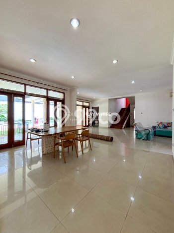 Rumah Kondisi Baik Disewakan di Cipete, Jakarta Selatan LT 940m2, LB 410m2 Rumah Kondisi Baik Disewakan di Cipete, Jakarta Selatan LT 940m2, LB 410m2