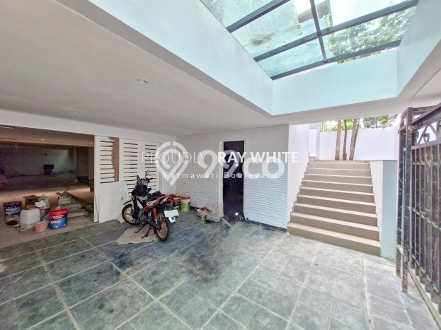 Hunian Mewah Dijual LT 329m2 di Cilandak, Jakarta Selatan Hunian Mewah Dijual LT 329m2 di Cilandak, Jakarta Selatan
