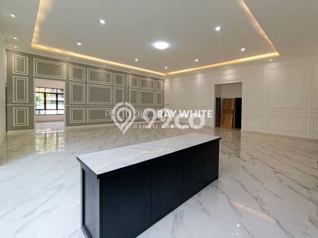 For Sale Rumah Mewah Exclusive di Cilandak, Jakarta Selatan For Sale Rumah Mewah Exclusive di Cilandak, Jakarta Selatan