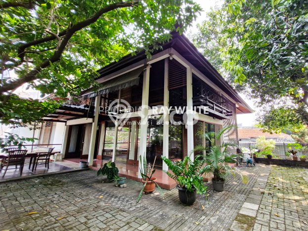 For Sale! Premium House LT 400m2 Desain Elegan di Cipete For Sale! Premium House LT 400m2 Desain Elegan di Cipete
