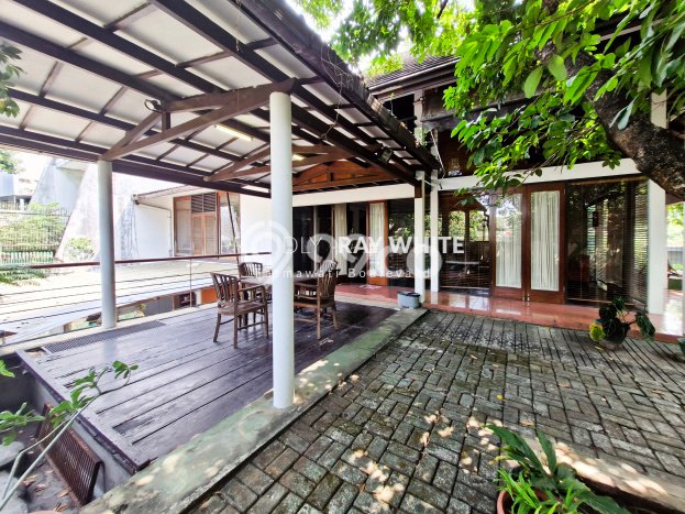 For Sale! Premium House LT 400m2 Desain Elegan di Cipete For Sale! Premium House LT 400m2 Desain Elegan di Cipete