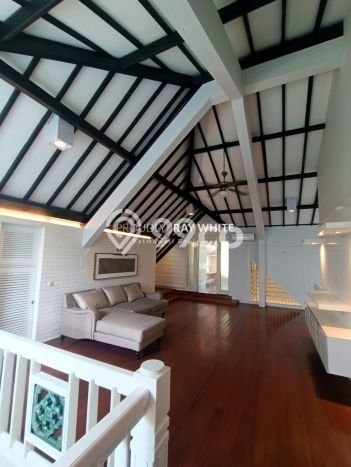 Hunian Bagus Disewakan di Pondok Indah, Jakarta Selatan LT 453m2, LB 750m2 Hunian Bagus Disewakan di Pondok Indah, Jakarta Selatan LT 453m2, LB 750m2