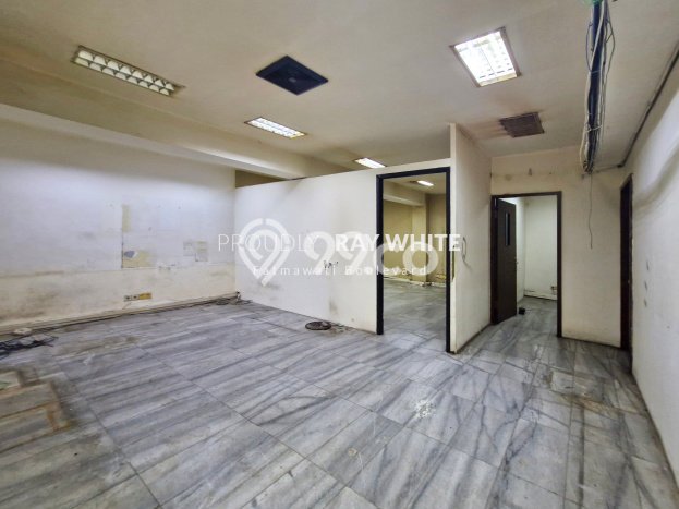 Unit Komersial Dijual di Jakarta Selatan LT 635m2 & LB 1800m2 Unit Komersial Dijual di Jakarta Selatan LT 635m2 & LB 1800m2