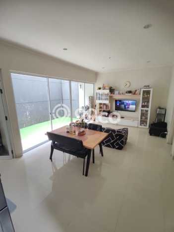Hunian Mewah LB 120m2 Siap Huni Desain Elegan di Bintaro, Tangerang Selatan Hunian Mewah LB 120m2 Siap Huni Desain Elegan di Bintaro, Tangerang Selatan