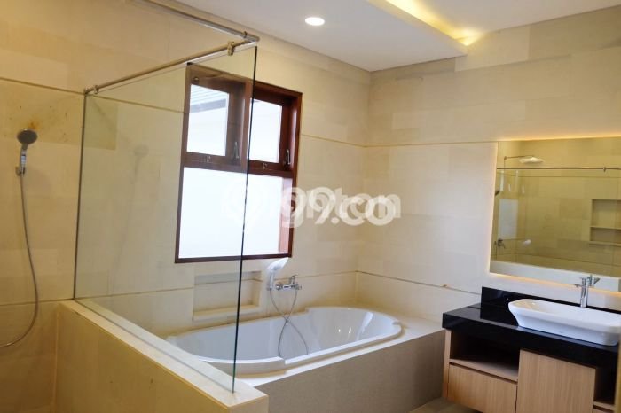 Ready to Use! Luxury House LT 420m2 Desain Elegan di Umalas Ready to Use! Luxury House LT 420m2 Desain Elegan di Umalas